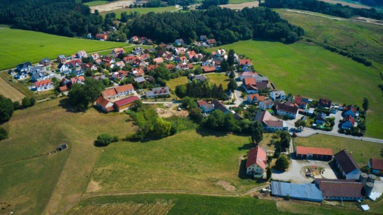 Grossansicht in neuem Fenster: Luftbildaufnahmen Zolling - Flitzing (2/4) Grossansicht in neuem Fenster: Luftbildaufnahmen Zolling - Flitzing (2/4)
