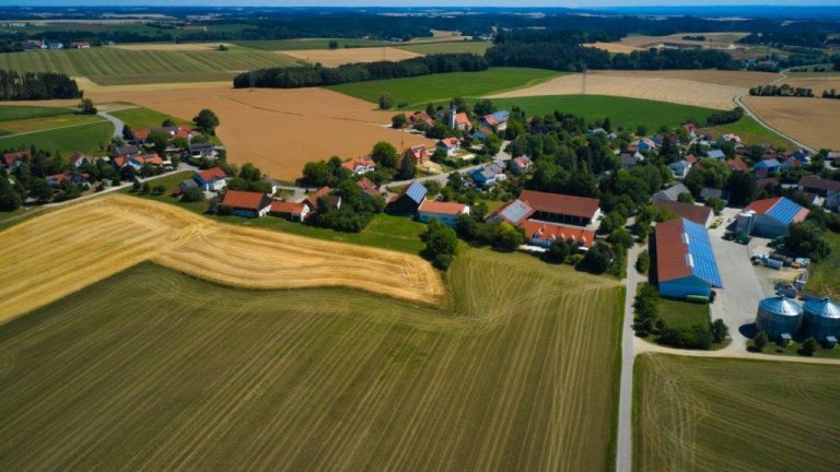 Grossansicht in neuem Fenster: Luftbildaufnahmen Zolling - Thann (1/4) Grossansicht in neuem Fenster: Luftbildaufnahmen Zolling - Thann (1/4)